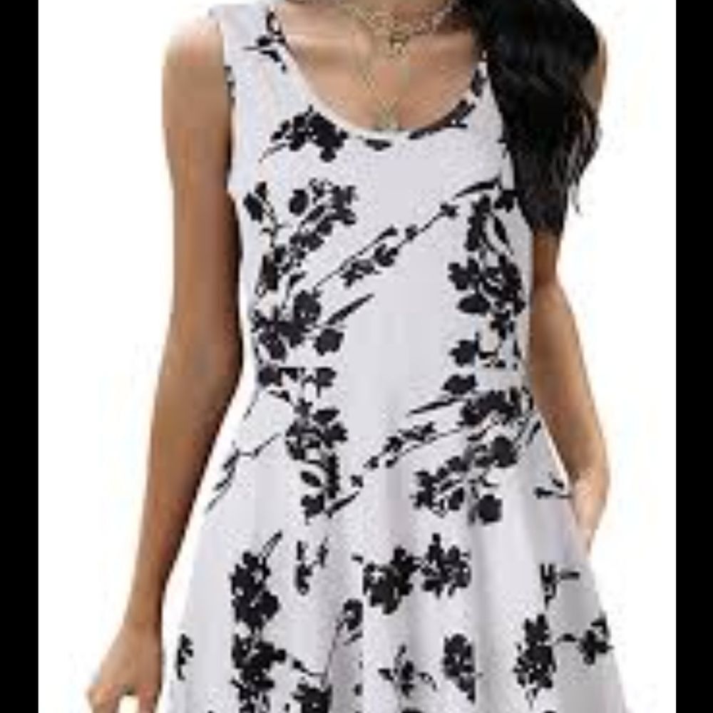 BRAND NEW BLACK/WHITE SLEEVELESS DRESS